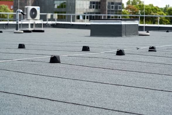 Low-slope membrane roof with rooftop equipment