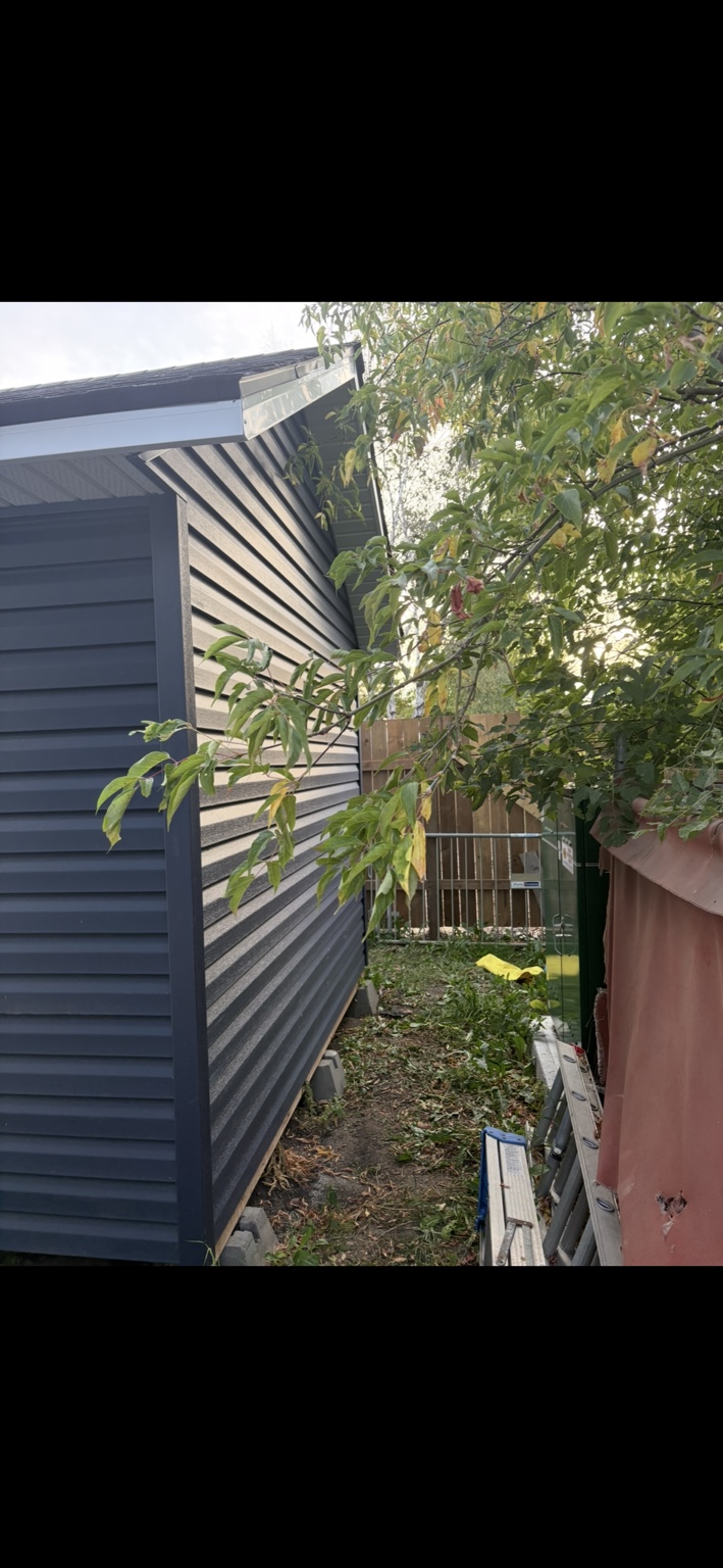 Shed rear corner and siding detail