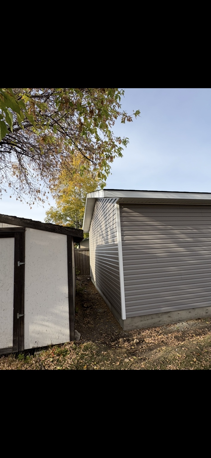 Garage rear elevation and corner trim
